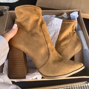 Steve Madden Touchdown Bootie - Taupe - Size 7 - Brand New